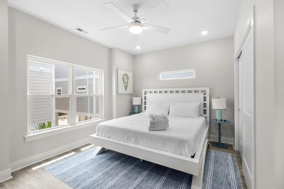 Blue Horizon 2-5 Blocks from Ocean Pets House in North Myrtle Beach