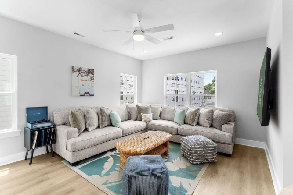 Swell House-3 Blocks to Ocean-Pets House in Myrtle Beach