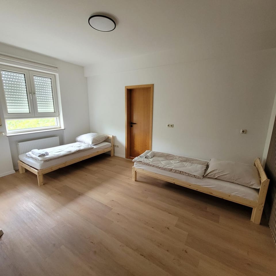 Geräumige Unterkunft für bis zu 8 Personen in Straubing-Ittling Apartment in Straubing