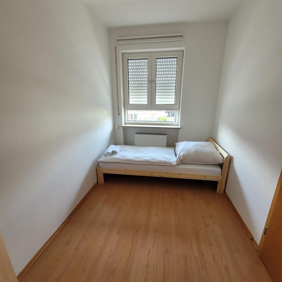 Geräumige Unterkunft für bis zu 8 Personen in Straubing-Ittling Apartment in Straubing