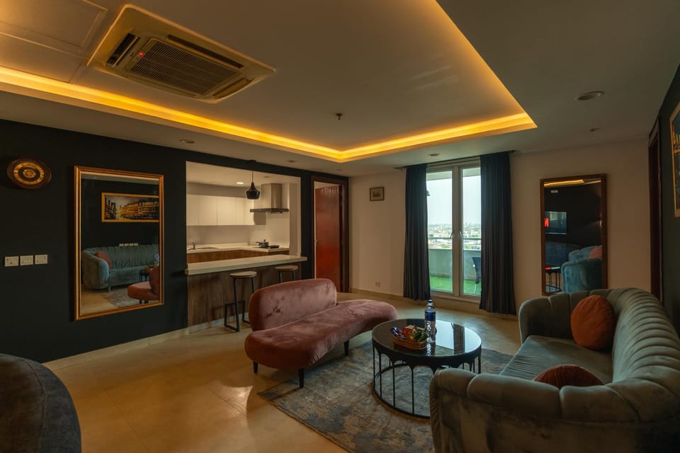 Communal lounge/ TV room, TV and multimedia, Kitchen or kitchenette, Living room, Seating area, Dining area, Evening entertainment, air conditioner