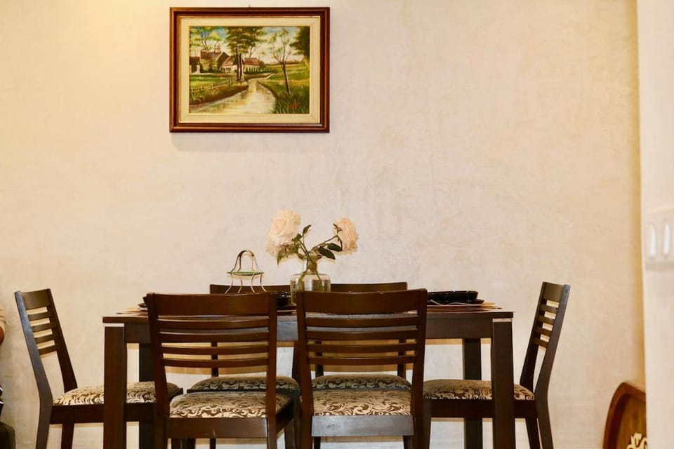Living room, Decorative detail, Seating area, Dining area