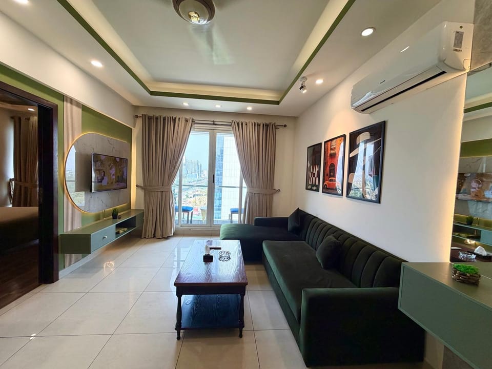 Communal lounge/ TV room, TV and multimedia, Living room, Seating area, Evening entertainment, fireplace, air conditioner