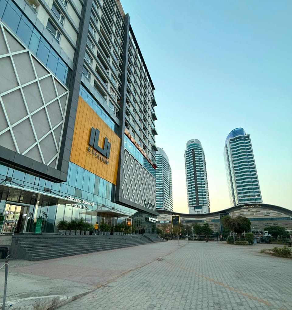 Property building, Day, City view, Location