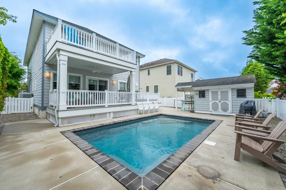 Property building, Pool view, Swimming pool
