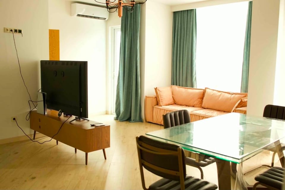 TV and multimedia, Living room, Seating area, air conditioner