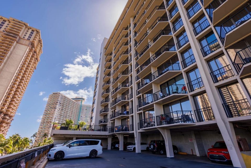 Steps to Waikiki Beach Aqua Palms Free Parking House in McCully-Moiliili