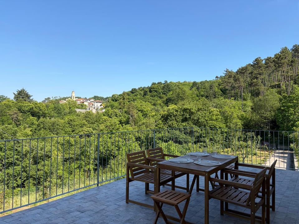 View (from property/room), Balcony/Terrace, Dining area