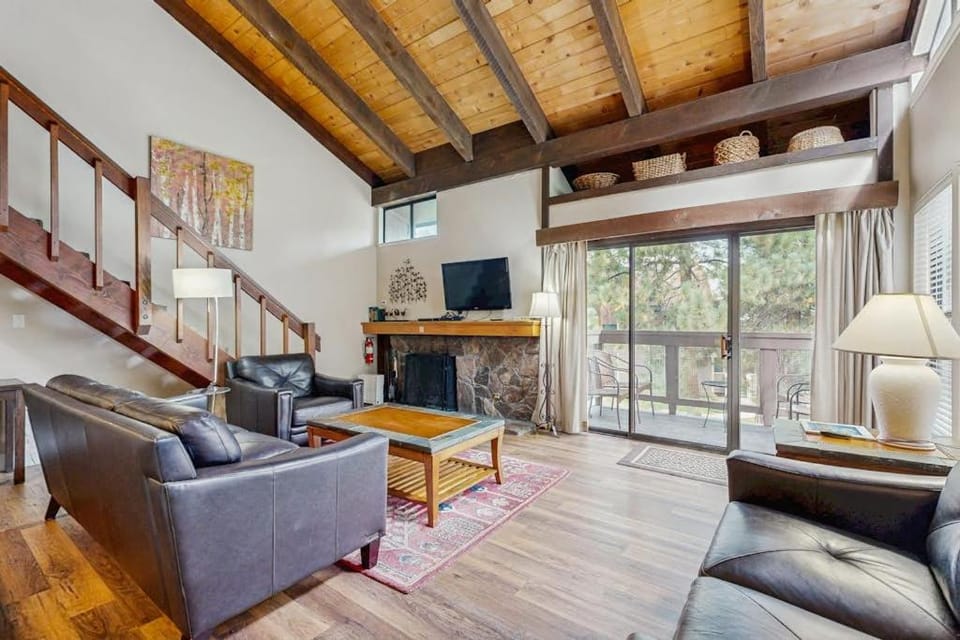 Feel at home in Tahoe with private beach access sauna & lakefront pool House in South Lake Tahoe