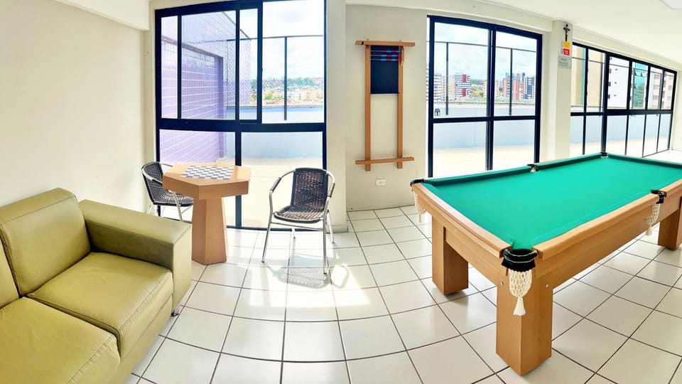Billiard, Game Room