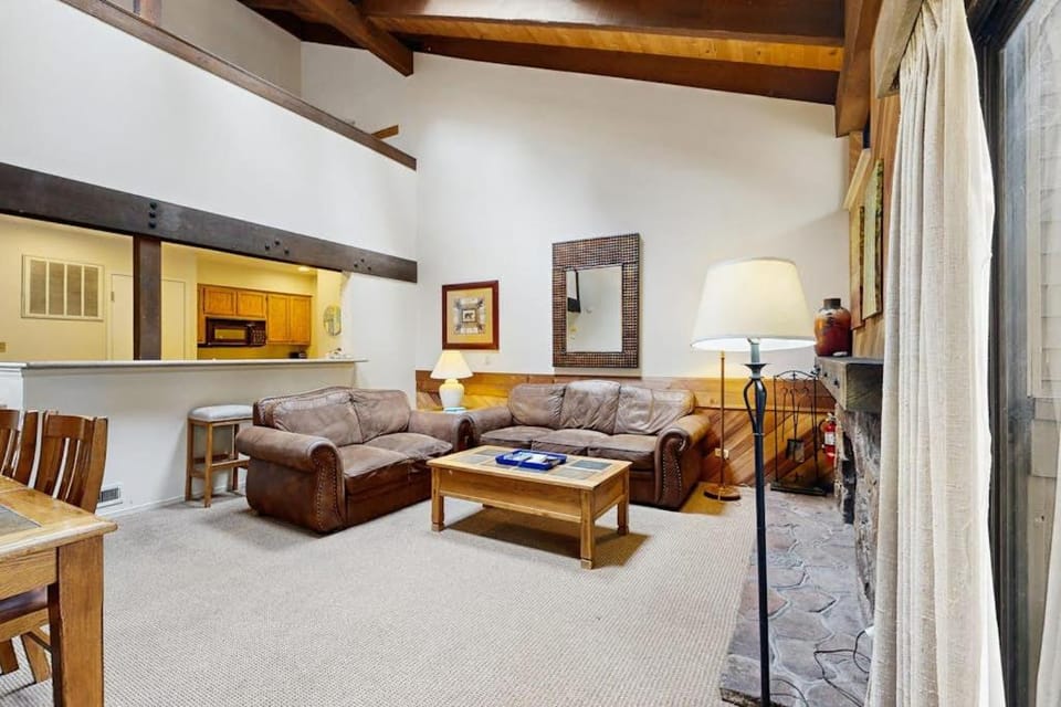 Cozy townhouse with pool access deck fireplace and WiFi House in South Lake Tahoe