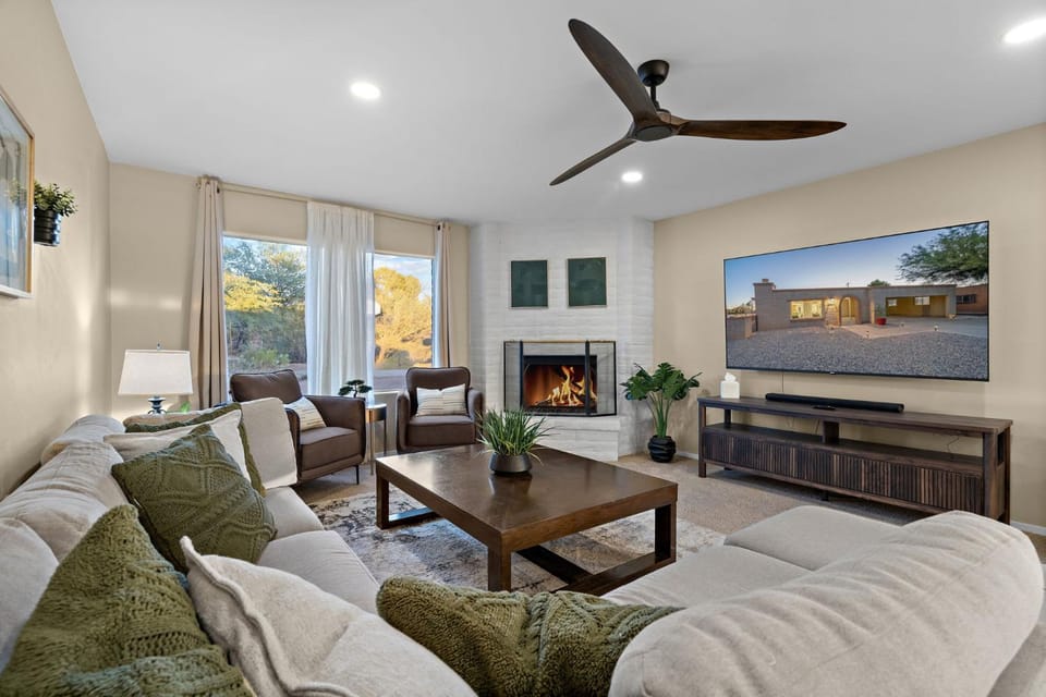 TV and multimedia, Living room, Seating area, Evening entertainment, fireplace