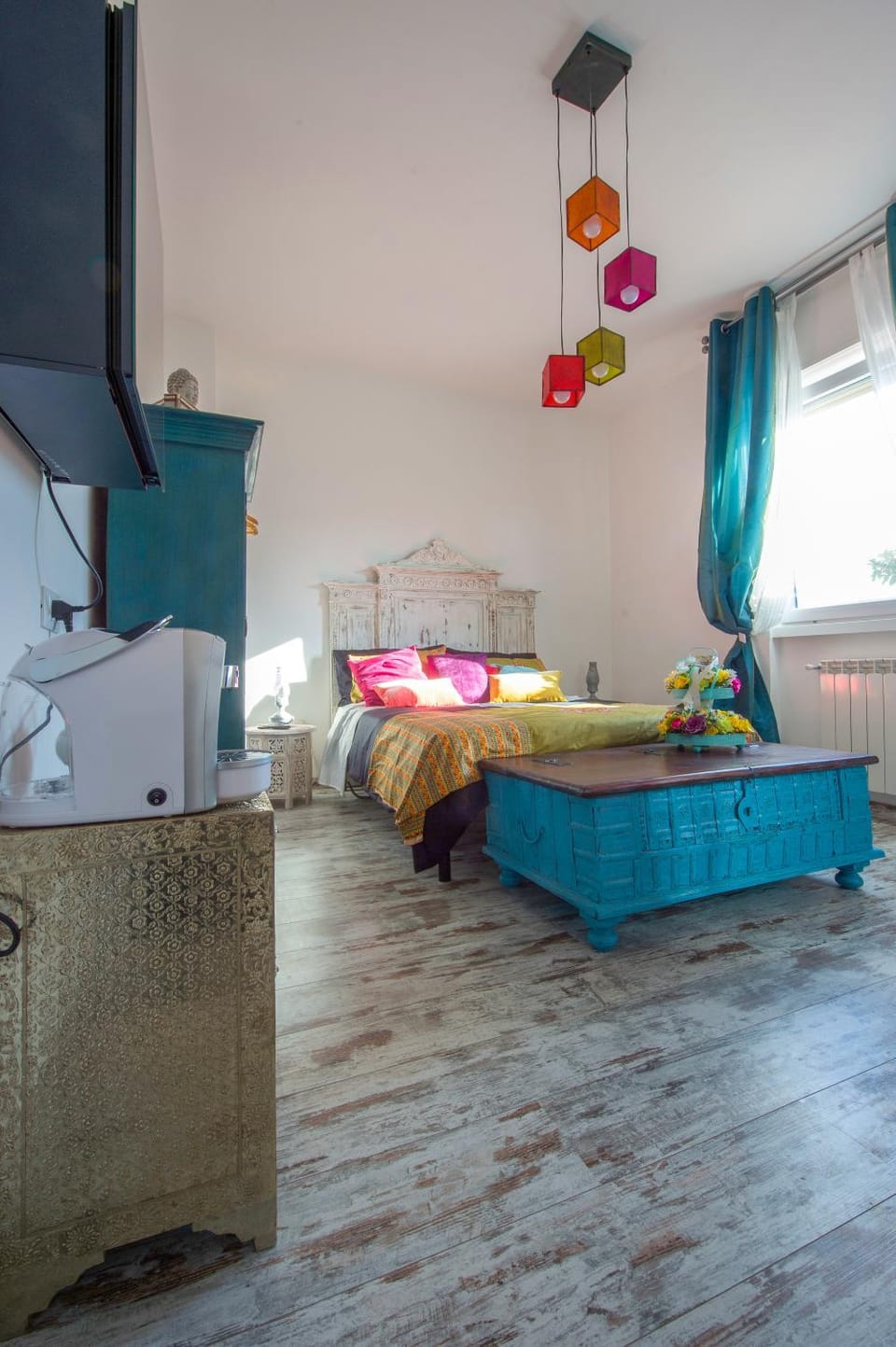 Bed, Day, Photo of the whole room, Bedroom