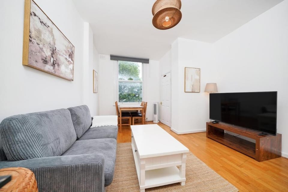 Nottin Hill and Hyde Park - 2-Bedroom Apartment Georgian Townhouse Apartment in City of Westminster
