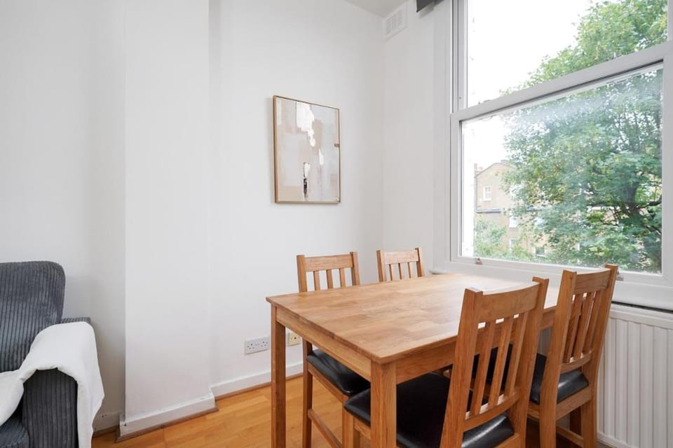 Nottin Hill and Hyde Park - 2-Bedroom Apartment Georgian Townhouse Apartment in City of Westminster