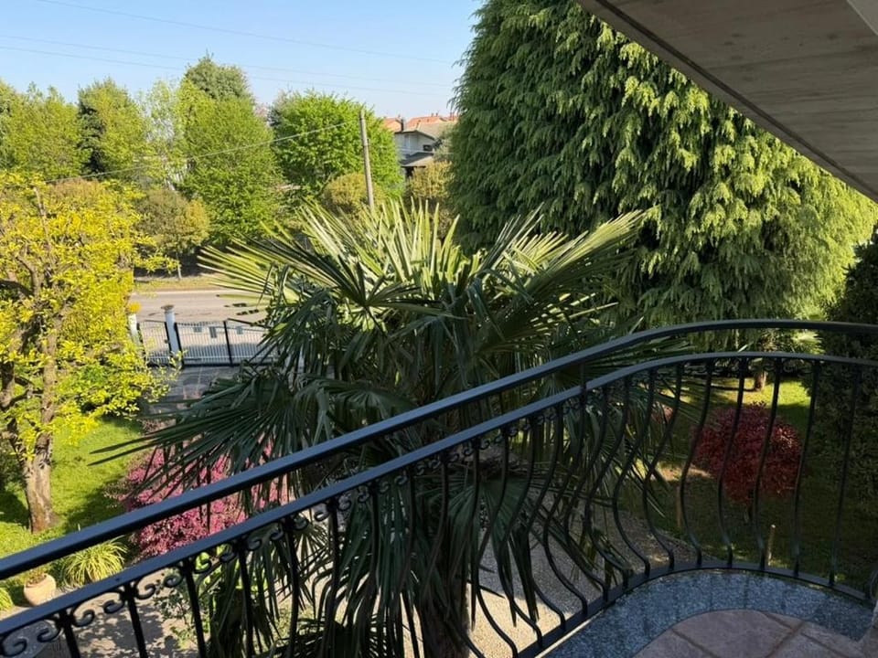 Orto in Giardino Casa Vacanze, Mansarda di charme e giardino vicino a Rho Fiera Apartment in Rho