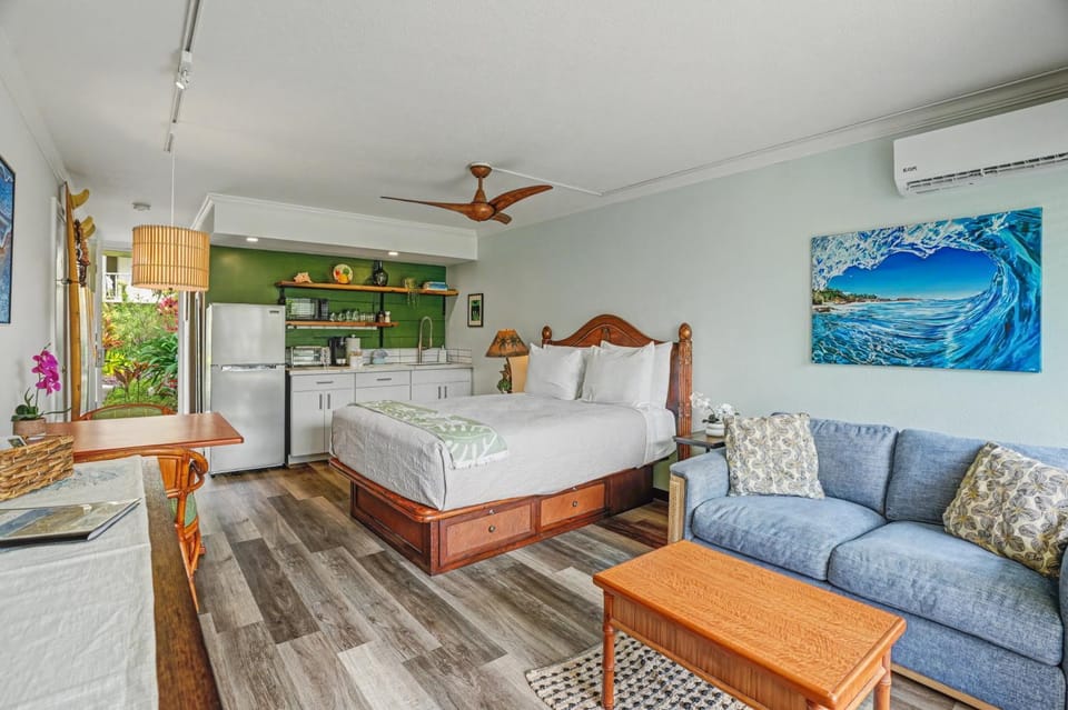 Kitchen or kitchenette, Living room, Bedroom