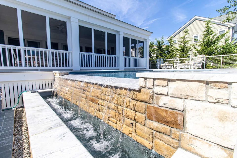 Property building, Balcony/Terrace, Pool view, Swimming pool