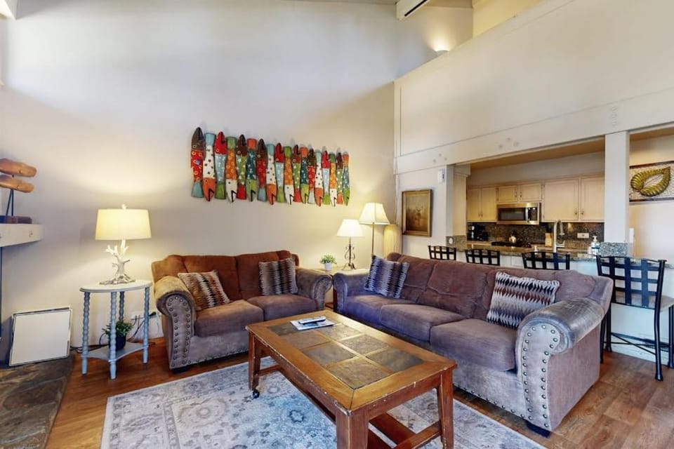 Cozy townhome with private beach access and numerous aquatic amenities to enjoy House in South Lake Tahoe