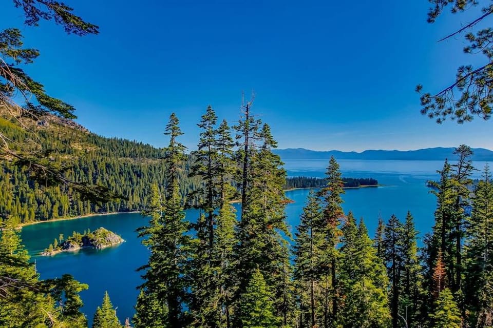 Waterfront townhome with picturesque lake views and a plethora of fun amenities House in South Lake Tahoe