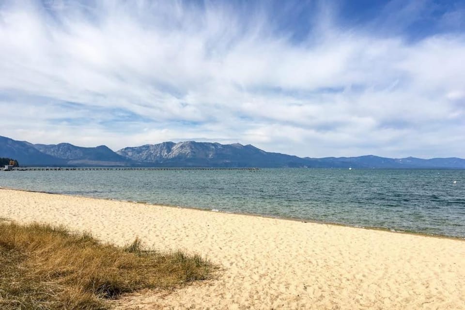 Lovely townhome with soothing lake view from the deck and relaxing amenities House in South Lake Tahoe