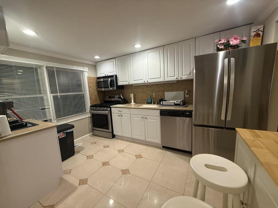 Cozy 3br 1 bath upstairs apt Apartment in Long Island
