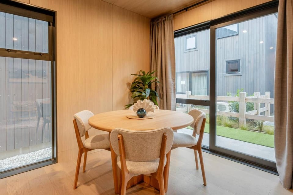 View (from property/room), Dining area, Garden view