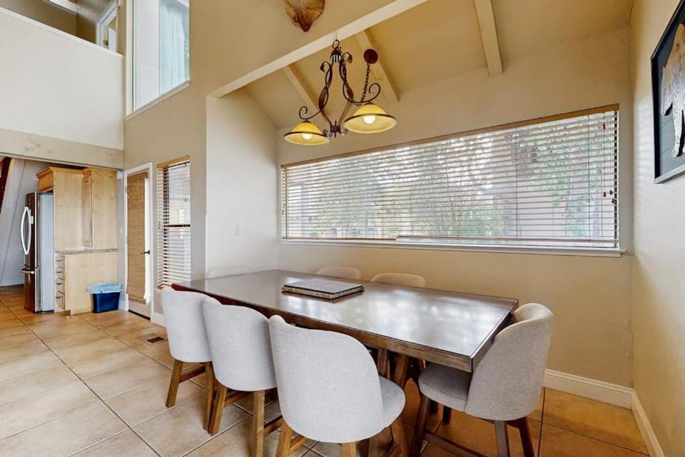 Tranquil townhome with picturesque lake views and an abundance of amenities House in South Lake Tahoe