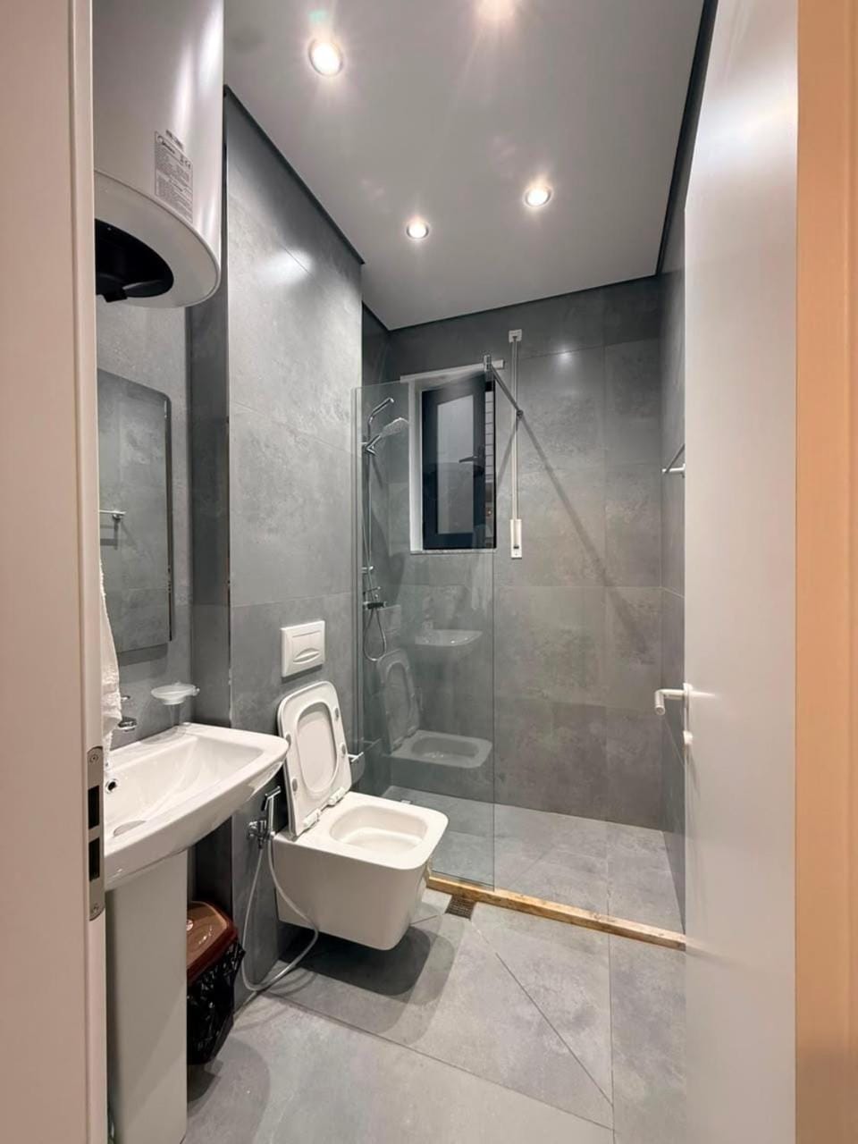 Shower, Toilet