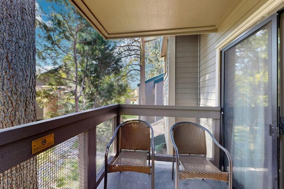 Three-Story Condo & Loft w Free WiFi Gas Fireplace Shared Pool Hot Tub & WD House in South Lake Tahoe