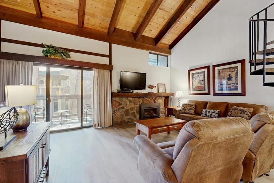 Three-Story Condo & Loft w Free WiFi Gas Fireplace Shared Pool Hot Tub & WD House in South Lake Tahoe