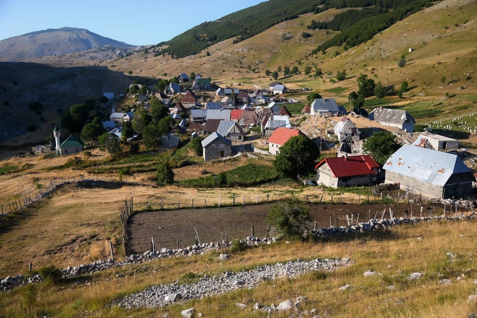 Biker Bunkhouse,8 guests group room with private bathroom Apartment in Federation of Bosnia and Herzegovina