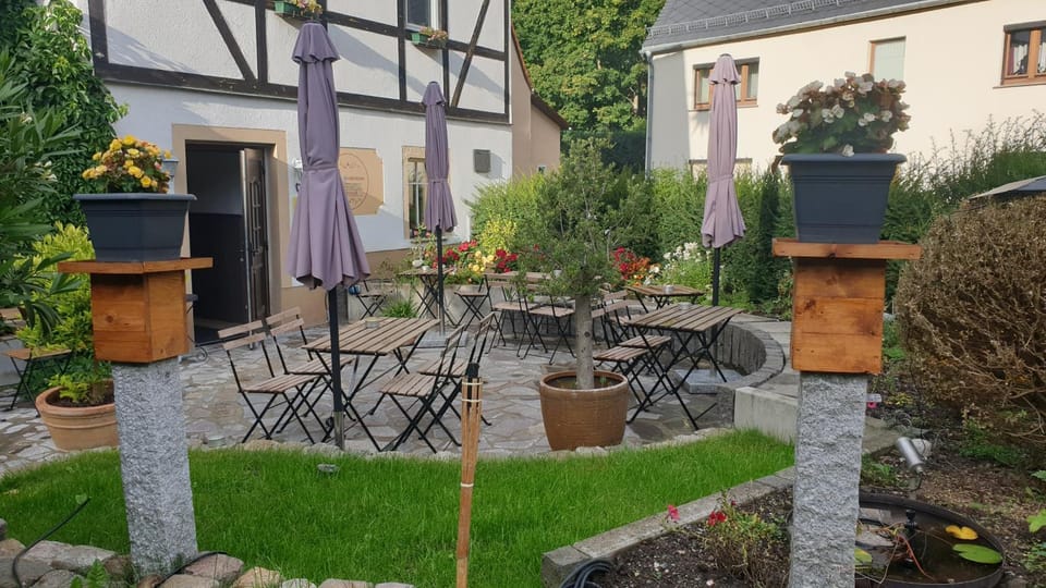 Restaurant/places to eat, Garden