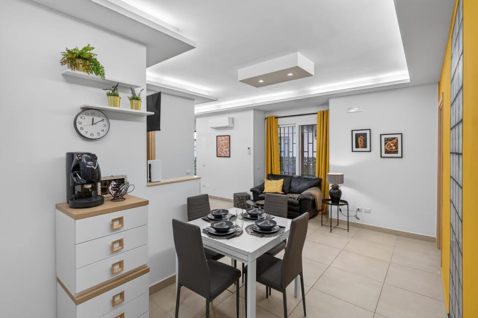 TV and multimedia, Kitchen or kitchenette, Living room, Dining area, air conditioner