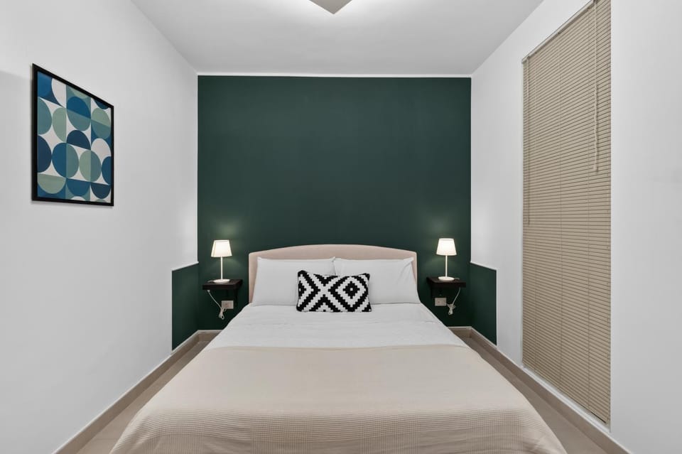 Bed, TV and multimedia, Photo of the whole room, Bedroom, wardrobe, air conditioner