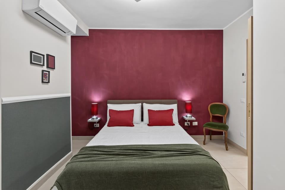 Bed, TV and multimedia, Photo of the whole room, Bedroom, wardrobe, air conditioner