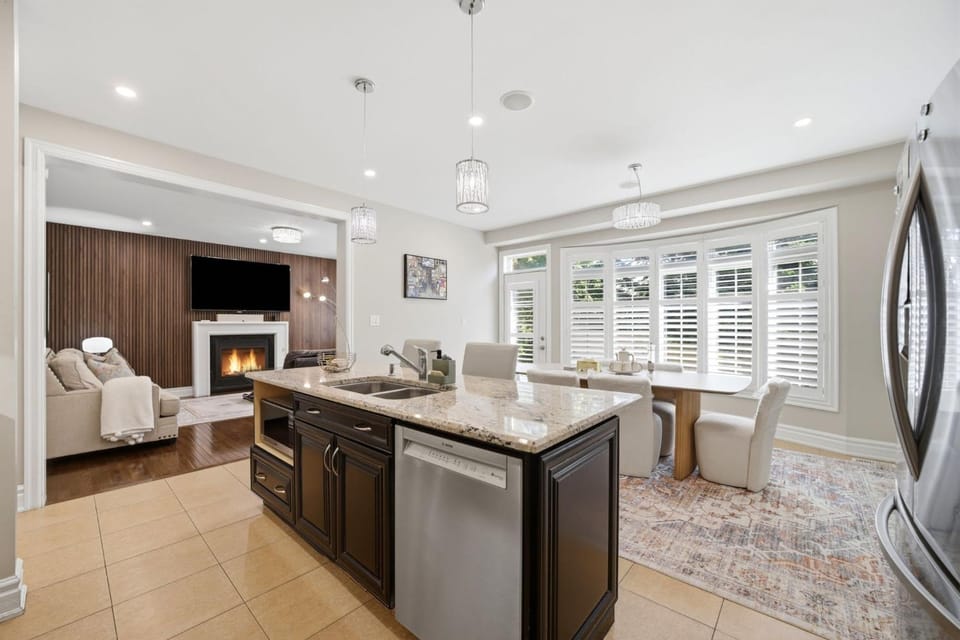 Beautiful Spacious Family Home House in Halton Hills