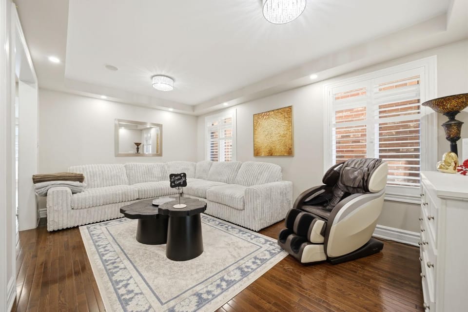 Beautiful Spacious Family Home House in Halton Hills