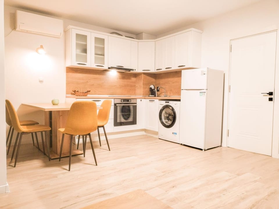 Kitchen or kitchenette, Living room, Dining area