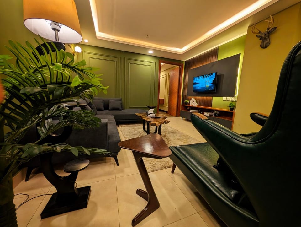 Communal lounge/ TV room, TV and multimedia, Living room, Seating area, Evening entertainment