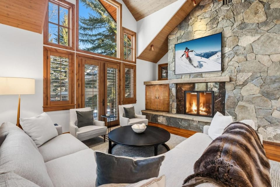 Luxury Vail Estate Near Skiing & Golf Course House in Vail