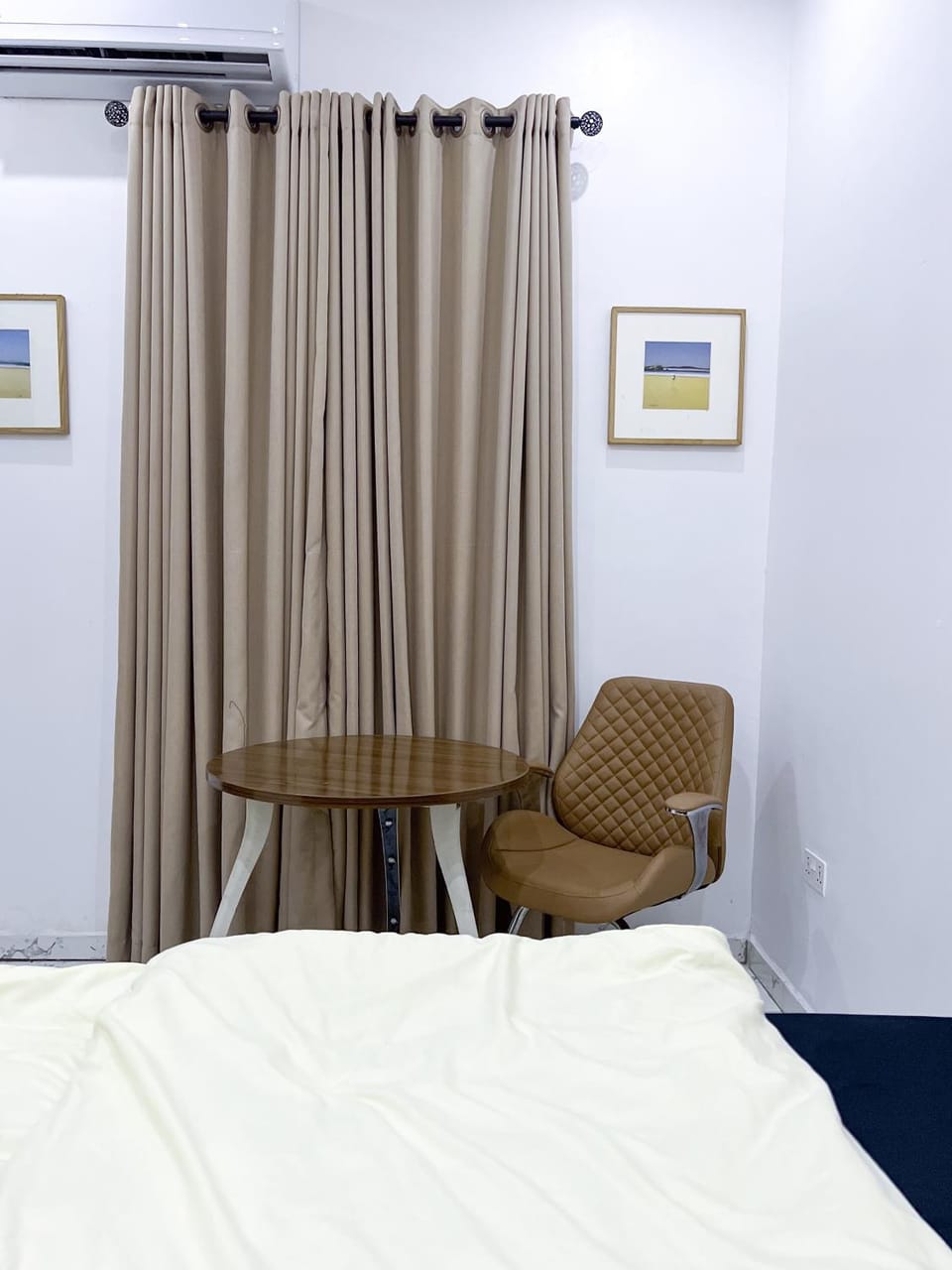 Seating area, Bedroom