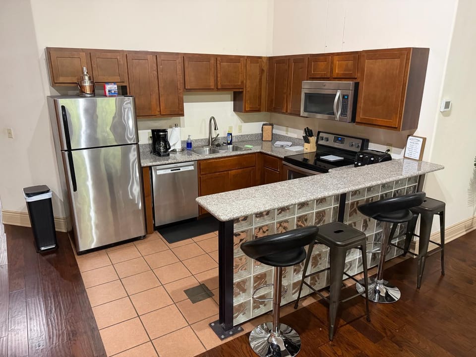 The Safari Unit 2 Downtown Loft Sleeps 4 Apartment in Oklahoma City