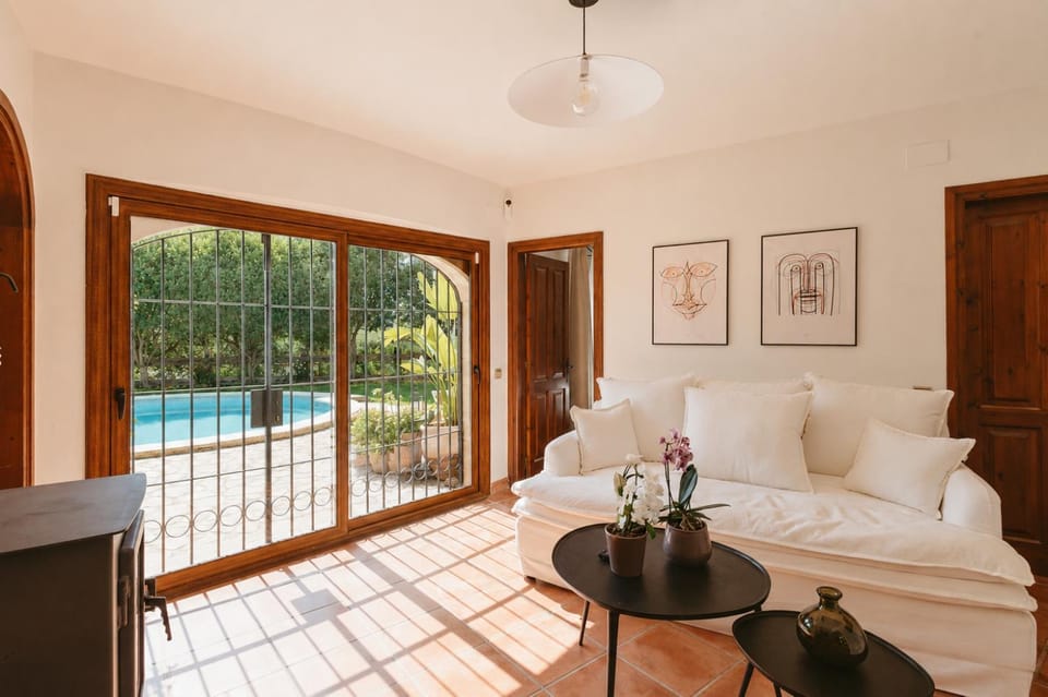 Seating area, Pool view