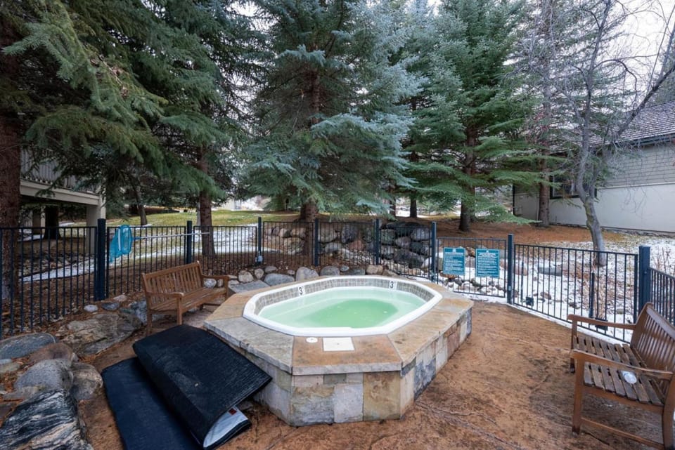 Castle Peak Retreat Amenities Ski Access House in Avon