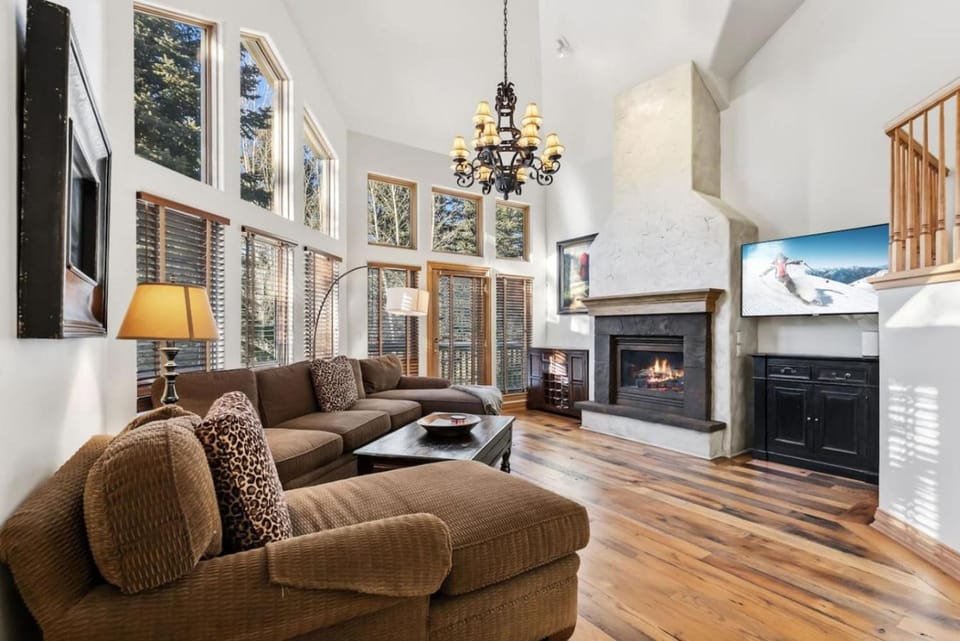 Castle Peak Retreat Amenities Ski Access House in Avon