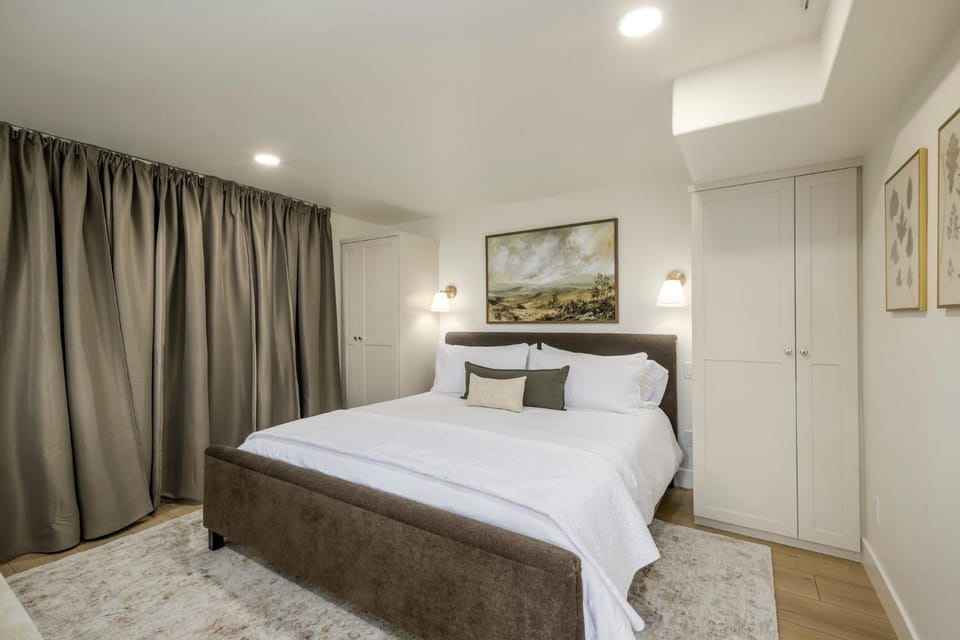 Refined Modern Suite with Round Valley Trail Access Apartment in Snyderville