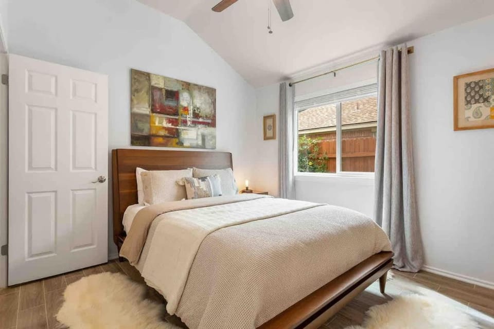 5BR CedarPark Soothing Hot Tub House in Cedar Park