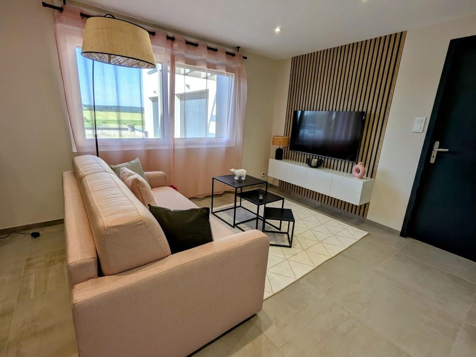 Détente en Famille avec Terrasse et Accès Piscine - FR-1-589-825 House in Vosges