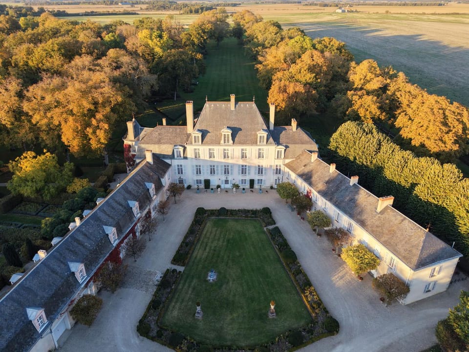 Gîte du Château avec tennis et piscine - 14 pers. - FR-1-591-797 House in Centre-Val de Loire
